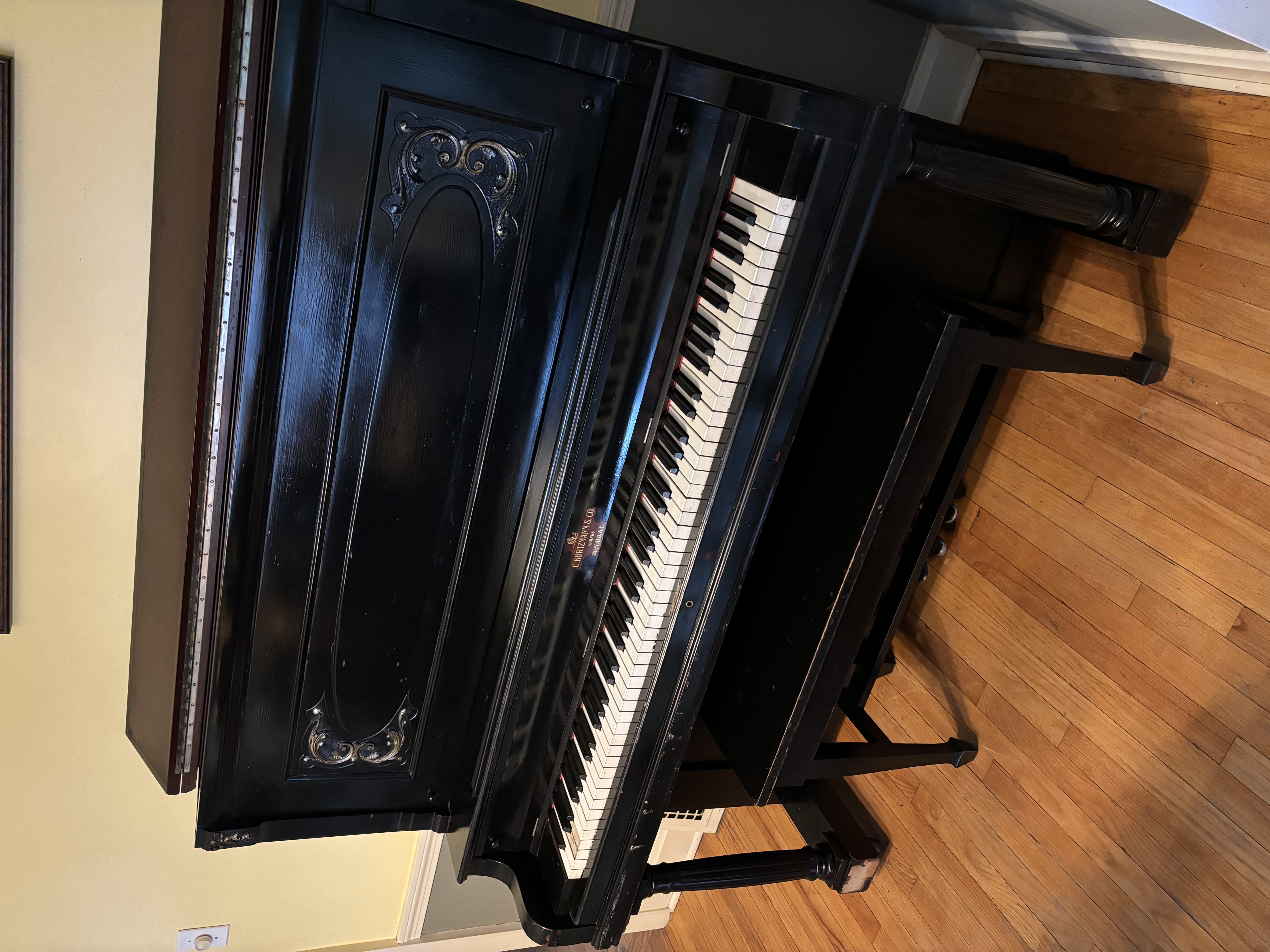 Beautiful working 1915 Kurtzman upright